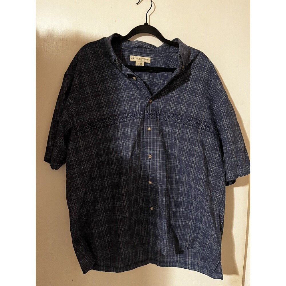 Vintage Munsingwear Men's Navy Plaid Short Sleeve Shirt Embroidered XL